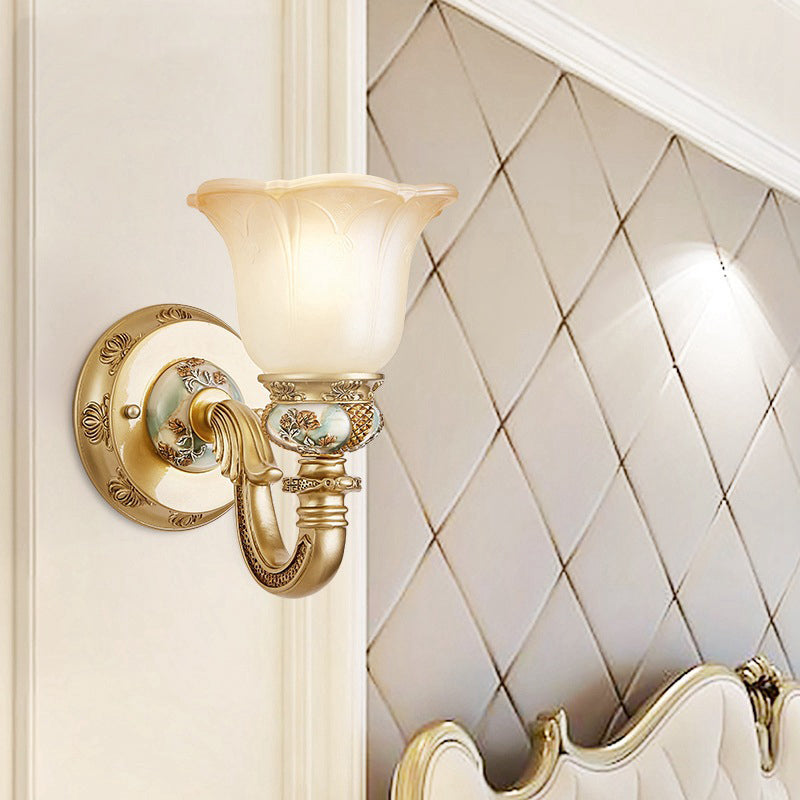 Skørter | 1 Bulb White Glass Wall Lantern Traditional Golden Floral Shade Dining Room Wall Light with Arch Arm