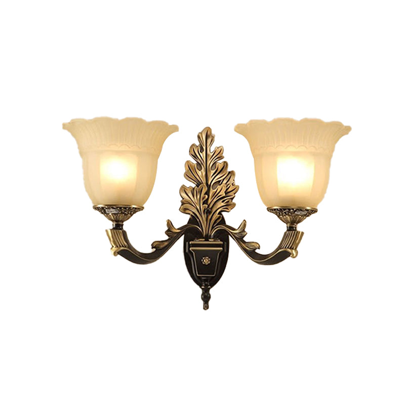Skørter | 1/2-Light Wall Sconce Traditional Bloom Frosted Glass Sconce Light with Curved Arm in Black for Hallway