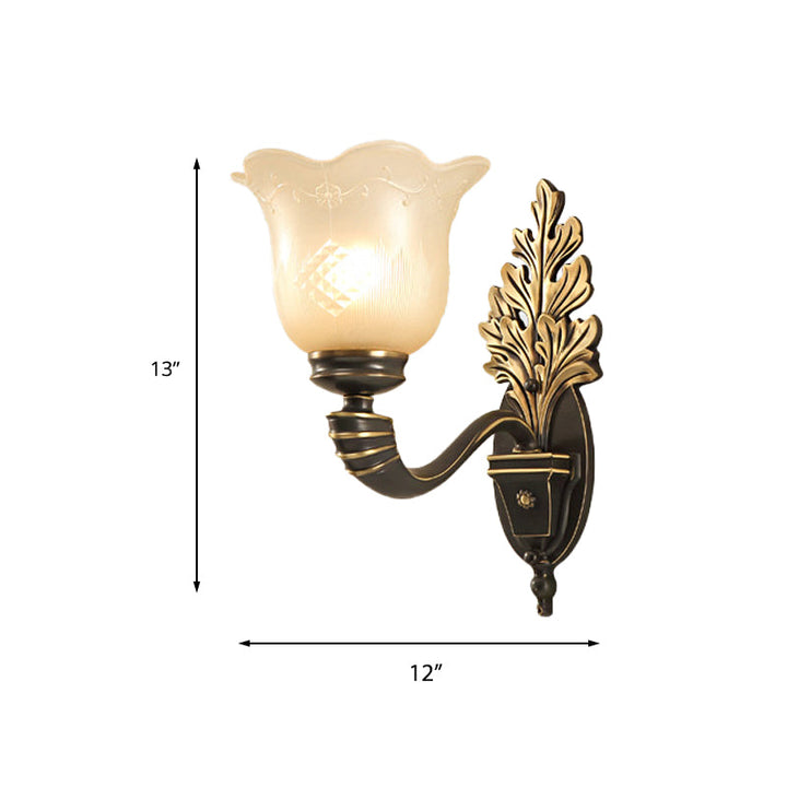 Skørter | 1/2-Light Wall Lamp Vintage Blossom carved glass wall lamp with curved arm in black for the living room
