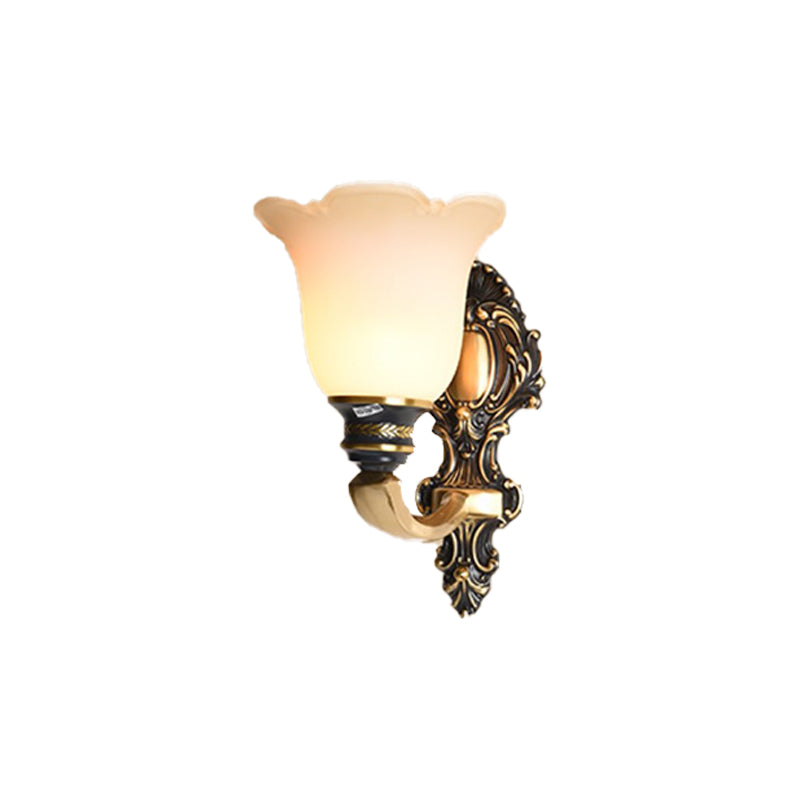Skørter | Floral Bedroom Wall Lamp Light Traditional White Glass 1/2-Light Brass Wall Light with Metal Curved Arm