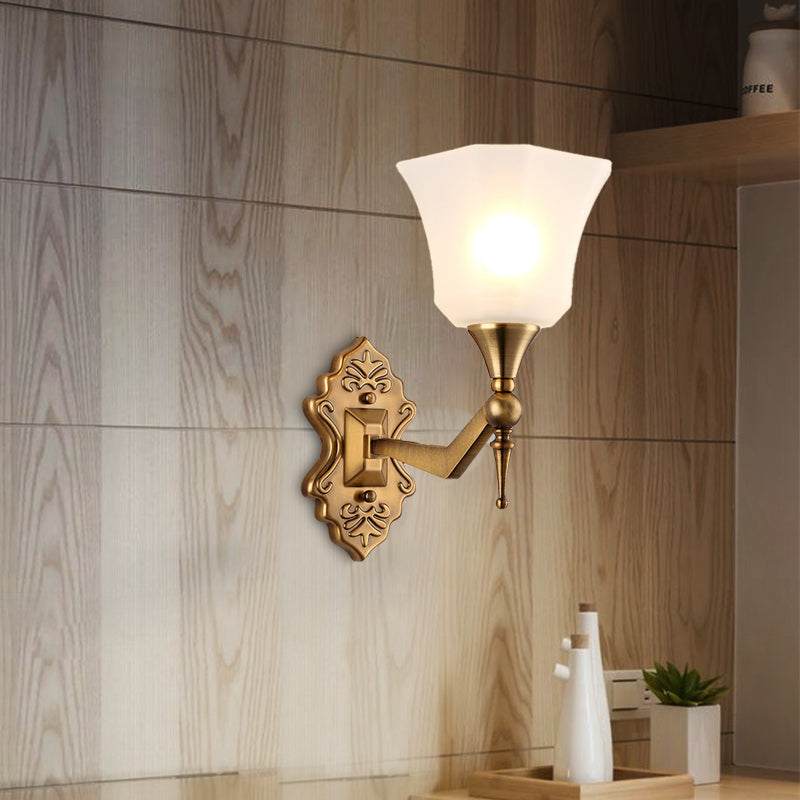 Skørter | Traditional Flared Wall-Mounted Lamp 1/2-Light A Frosted Glass Shade Wall Sconce Light in Gold for Bathroom