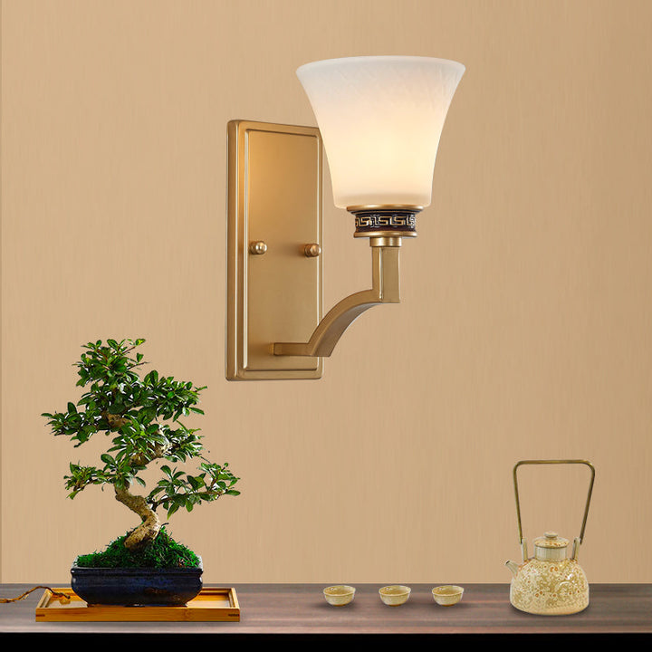 Skørter | Vintage Flared Wall Lamp 1 Light White Glass Wall Lamp Lighting with Rectangular Back Plate in Gold for Entrance