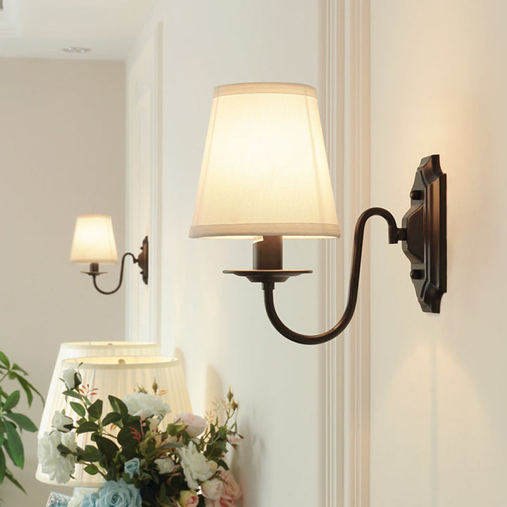 Skørter | Fabric Tapered Wall Lamp Simplicity Single Hallway Wall Light with Curved Arm in Black