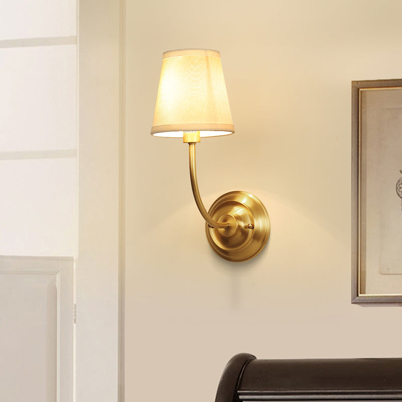 Skørter | Single Bulb Wall Light Classic Cone Fabric Wall Lamp in Brass for Hallway