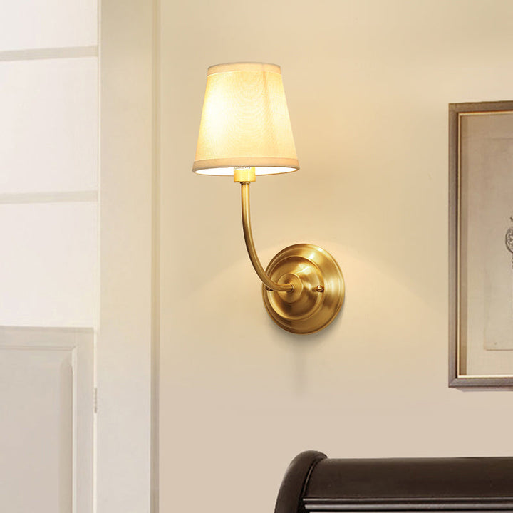 Skørter | Single Bulb Wall Light Classic Cone Fabric Wall Lamp in Brass for Hallway