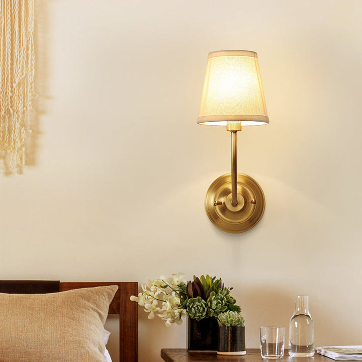Skørter | Single Bulb Wall Light Classic Cone Fabric Wall Lamp in Brass for Hallway