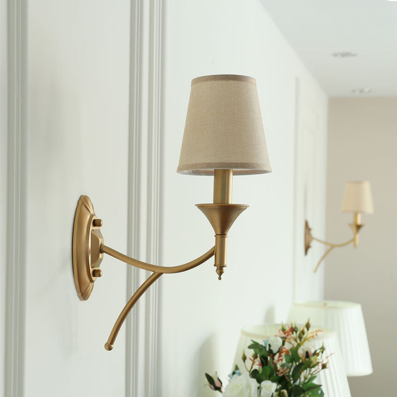 Skørter | Retro-style Z tapered shade wall-mounted light fabric wall light fixture for hallway