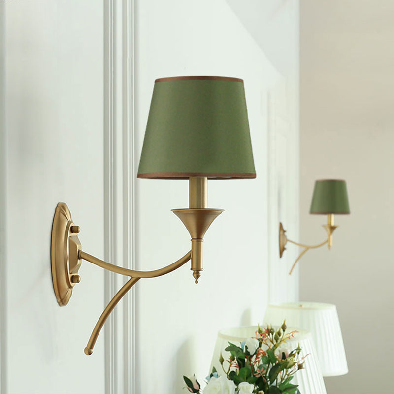 Skørter | Retro-style Z tapered shade wall-mounted light fabric wall light fixture for hallway