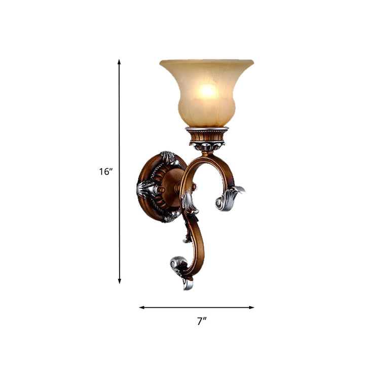 Skørter | Traditional Sloping Wall Lamp 1-Head Frosted Glass Wall Lamp with Curved Arm in Brass for the Living Room
