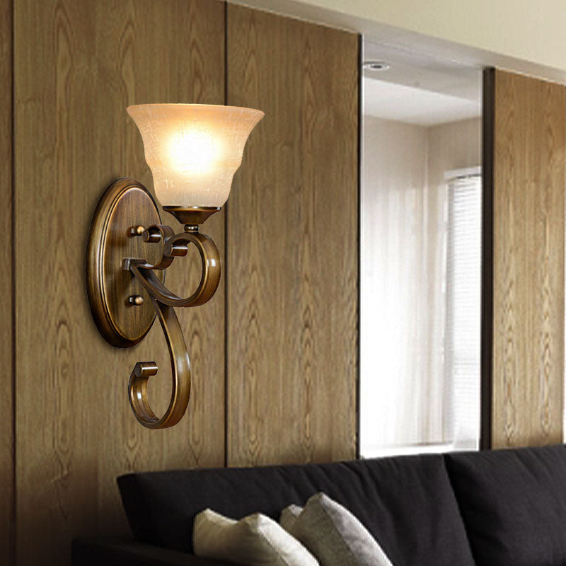 Skørter | Fluted Frosted Glass Wall Lamp Traditional 1 Light Bedroom Wall Lamp in Gold