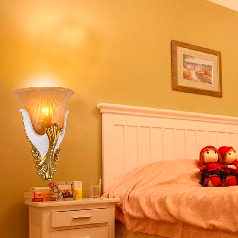 Skørter | 1 Light Ribbed Glass Wall Lamp Vintage White/Yellow Bell-Shaped Nightstand Lamp, 9.5"/13" Wide