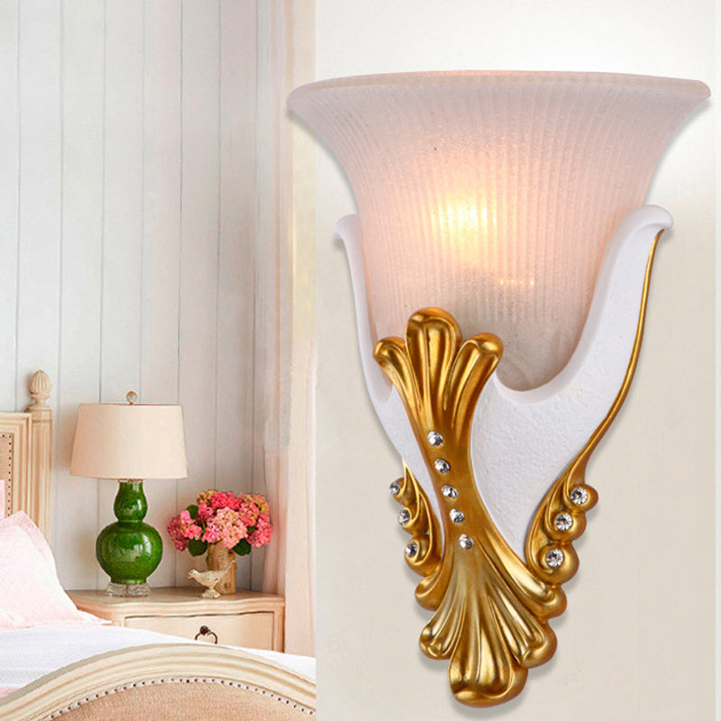 Skørter | 1 Light Ribbed Glass Wall Lamp Vintage White/Yellow Bell-Shaped Nightstand Lamp, 9.5"/13" Wide