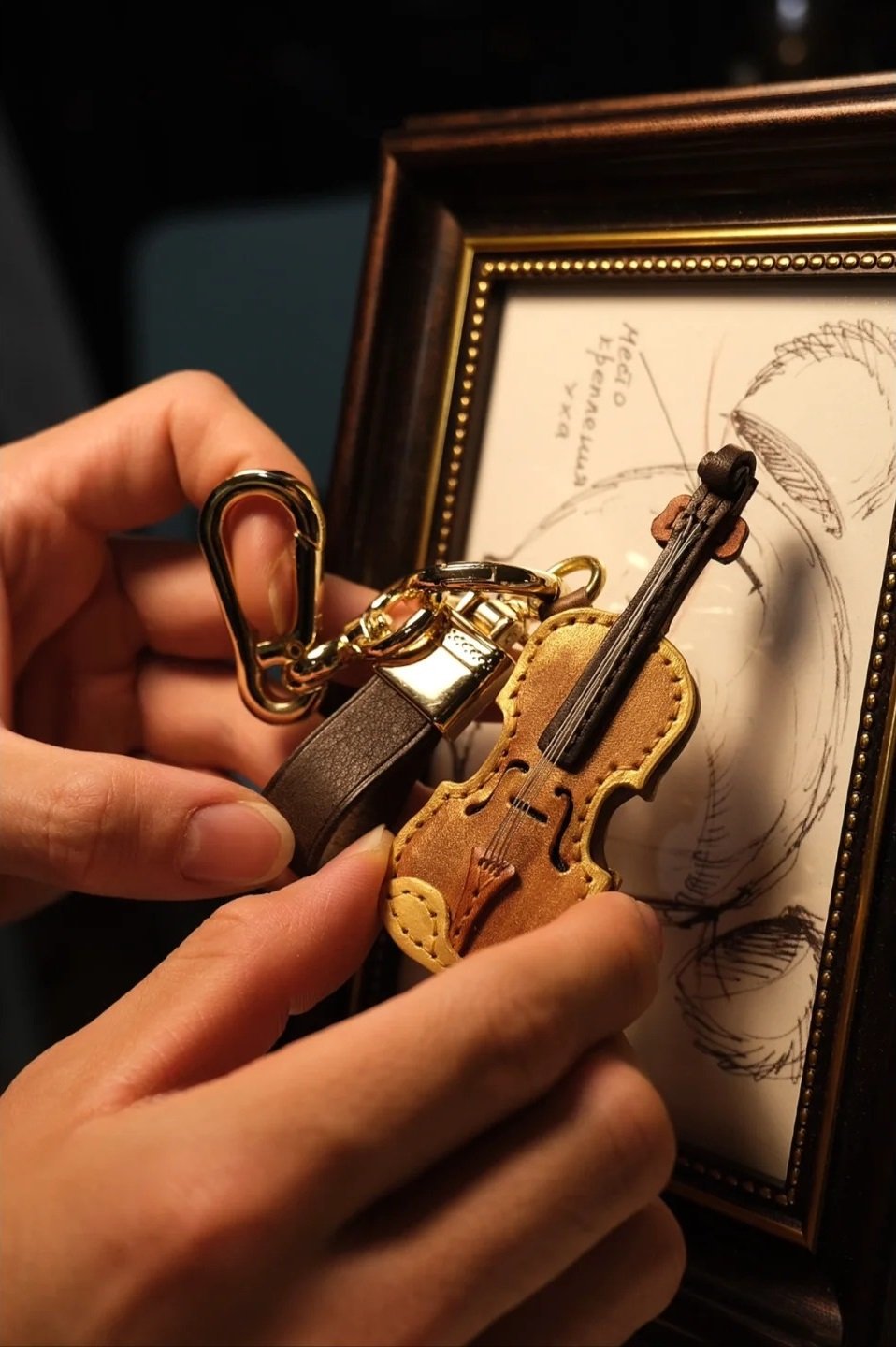 Lisslune | Crafted Leather Violin & Cello Keychain