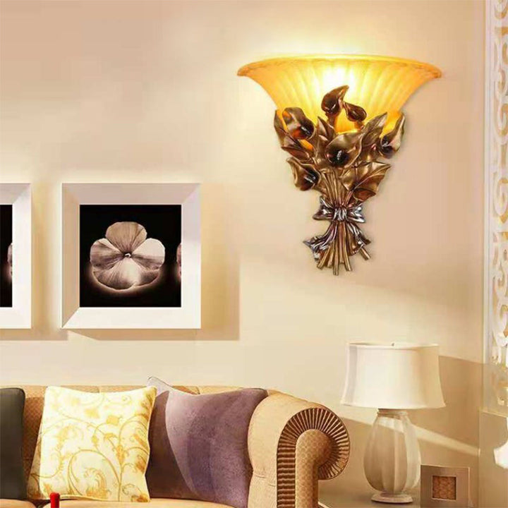 Skørter | Golden Flower Wall Mounted Light Traditional Resin 1 Light Living Room Sconces Light with Curved Glass Shade