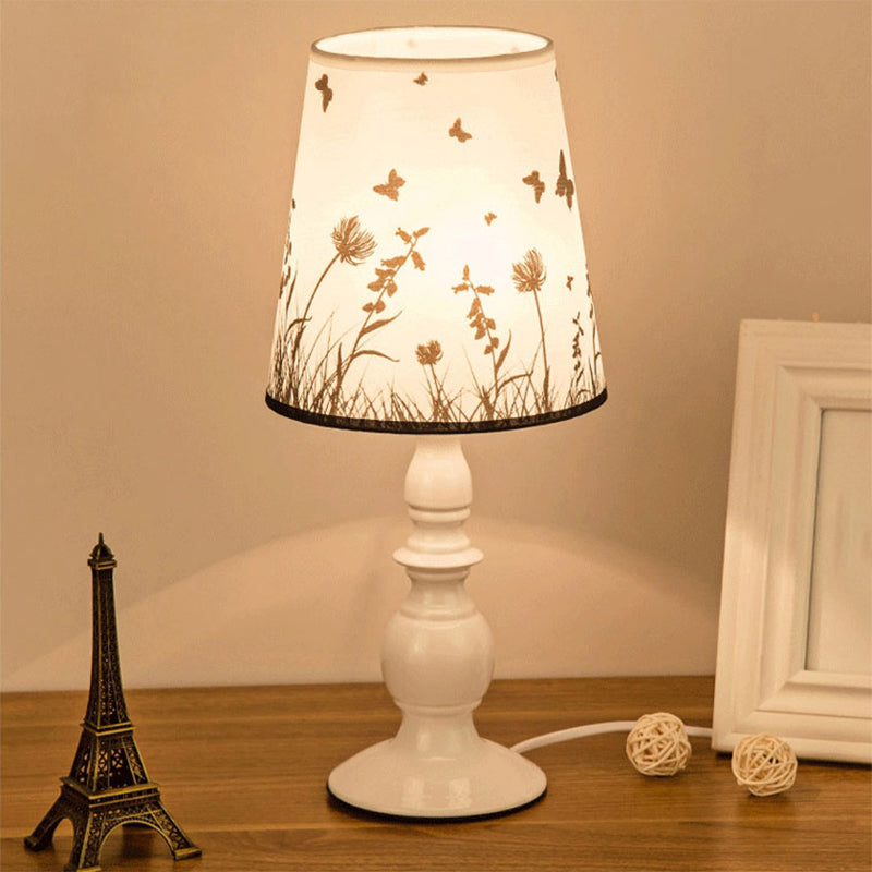 Lisslune | Lumivelle – Classic white table lamp