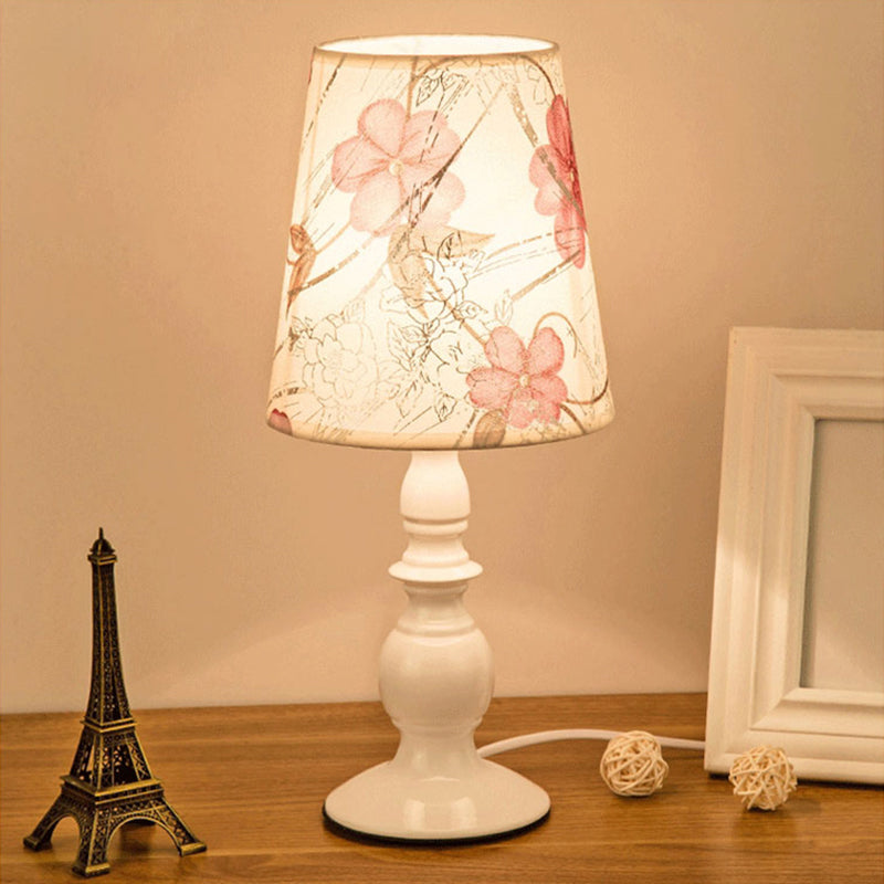 Lisslune | Lumivelle – Classic white table lamp