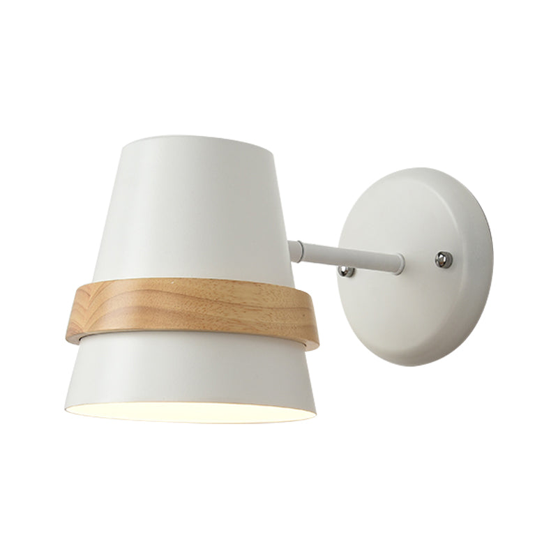 Skørter | Adjustable Horn-shaped Wall Lamp Minimalist Metal 1-Light Bedside Wall Lighting with Wooden Ring Decor