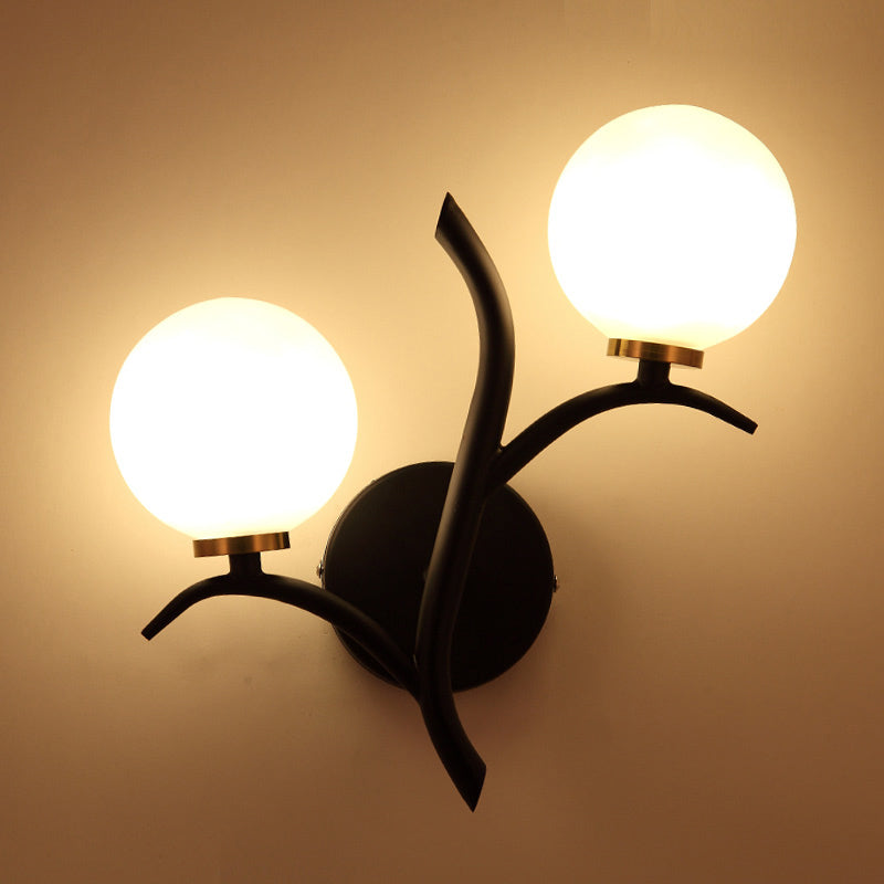 Skørter | 2 Lamps White Glass Wall Lamp Modern Gold/Black Globe Dining Table Wall Light with Branch-shaped Arm