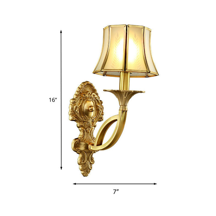 Skørter | 1/2-Light Frosted Glass Wall Lamp Traditional Brass Paneled Bell Living Room Wall Light with Curved Arm