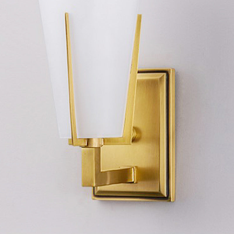 Skørter | 1-Light Cone-Shaped Wall Lamp Retro Brass Satin Glass Wall Lamp with Square Back Plate for the Bedroom