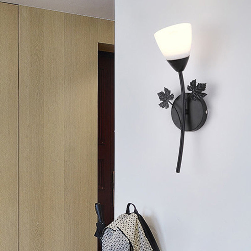 Skørter | Frosted Glass Bowl Sconce Contemporary 1/2-Light Hallway Wall Mounted Light with Leaf-Shaped Decoration in Black/Gold