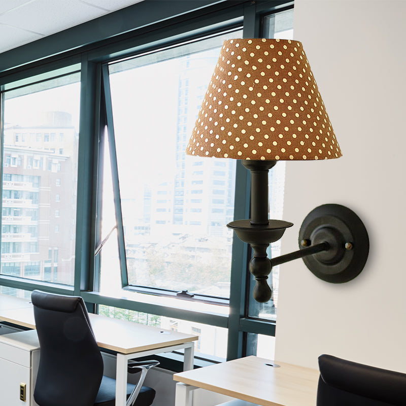 Skørter | Modern Tapse Wall Light 1-Light Metal Wall Mounted Lamp with Dot Fabric Shade in Coffee/Blue