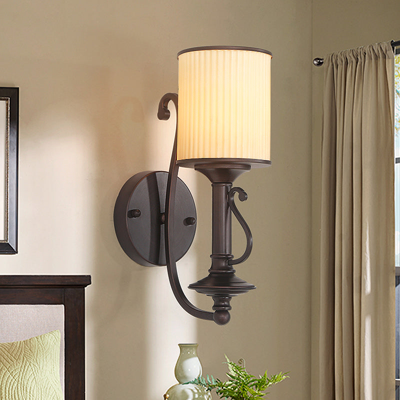 Skørter | Black Cylinder Shade Wall Lamp Retro Fabric Shade 1-Light Living Room Wall Light with Metallic Curved Arm