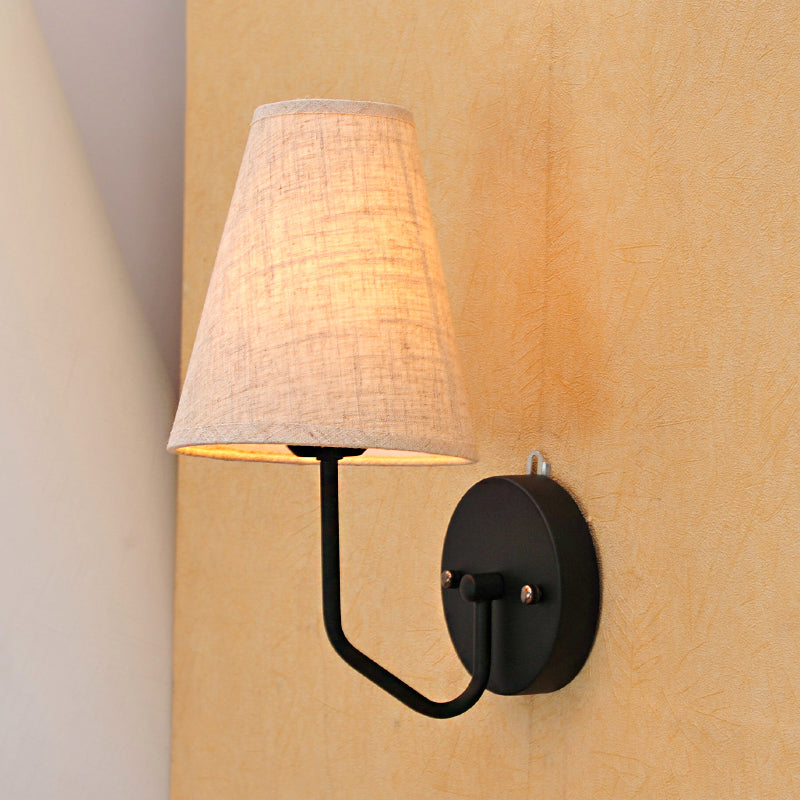 Skørter | Single Bulb Cone Wall Lamp Traditional Linen Fabric Reading Wall Lamp Light with Metal Angle Arm