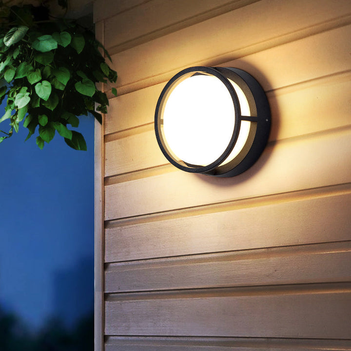 Skørter | Round Outdoor Wall Lamp Plastic Modernistic LED Wall Mount Lighting in Black
