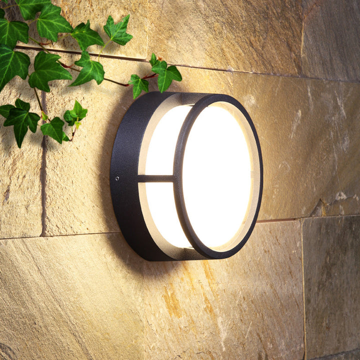 Skørter | Round Outdoor Wall Lamp Plastic Modernistic LED Wall Mount Lighting in Black