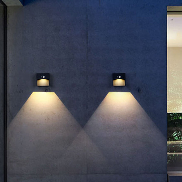 Skørter | Box Solar Wall Lamp Simple Style Metal Black Finish Wall Mount Lighting for Path