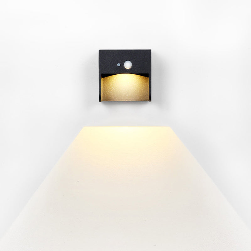 Skørter | Box Solar Wall Lamp Simple Style Metal Black Finish Wall Mount Lighting for Path