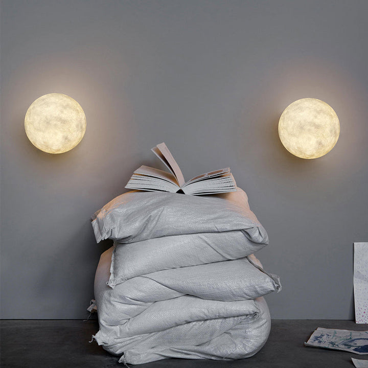 Skørter | Art Deco LED Wall Light White Moon Ceiling Light with Resin Shade