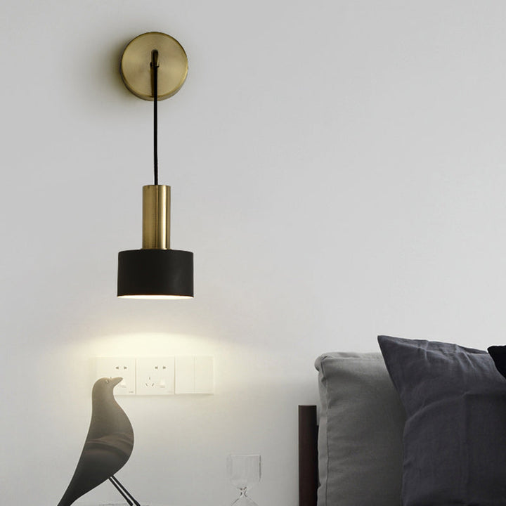 Skørter | Postmodern Small Wall-Mounted Lamp Metallic Single Bulb Bedside Reading Wall Lamp