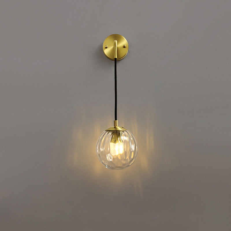 Skørter | Clear Ripple Glass Ball Wall Lamp Minimalistic 1-Light Brass Wall Lamp Fixture for Dining Room