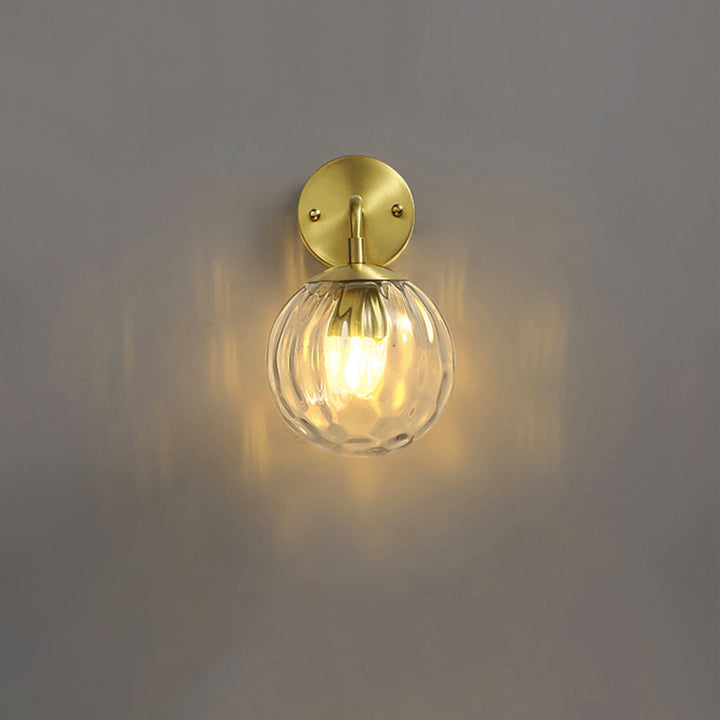 Skørter | Clear Ripple Glass Ball Wall Lamp Minimalistic 1-Light Brass Wall Lamp Fixture for Dining Room