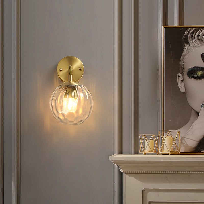 Skørter | Clear Ripple Glass Ball Wall Lamp Minimalistic 1-Light Brass Wall Lamp Fixture for Dining Room