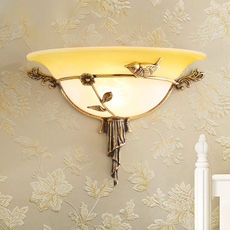 Skørter | 1 Bulb Width Flare Wall Lamp Traditional White/Yellow Glass Wall Light with Flower Decor Left/Right
