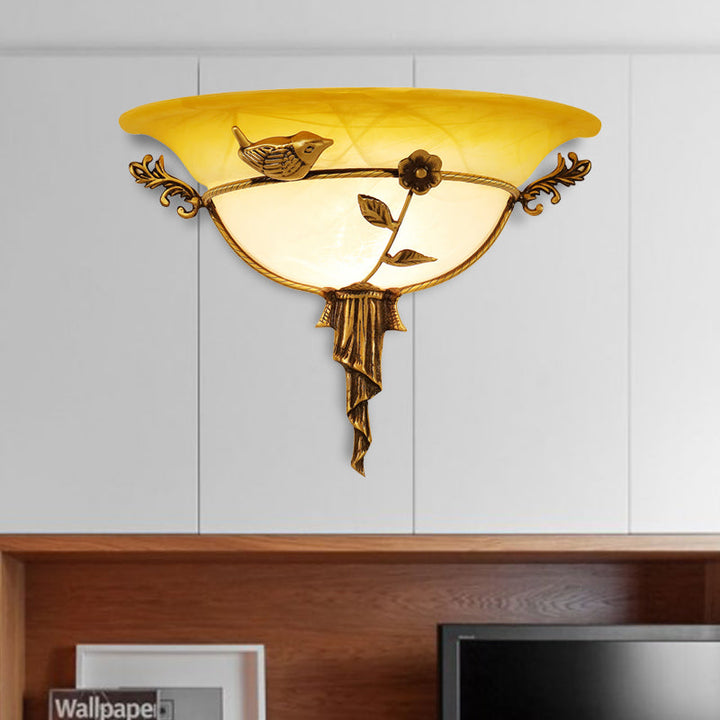 Skørter | 1 Bulb Width Flare Wall Lamp Traditional White/Yellow Glass Wall Light with Flower Decor Left/Right