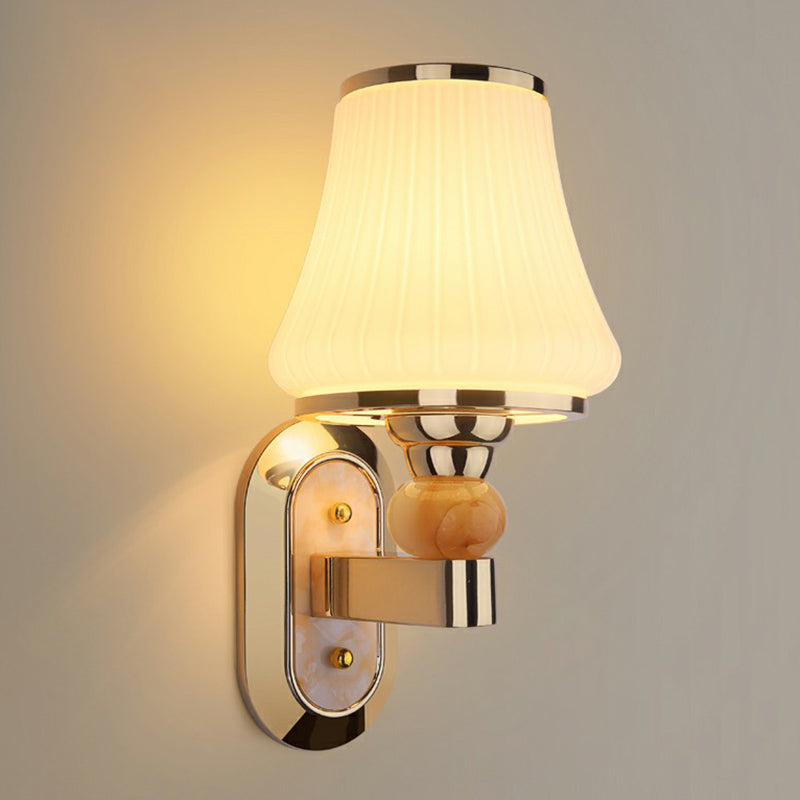 Skørter | Simple Tapered Wall Mounted Lighting Single Matte White Glass Wall Lamp in Gold