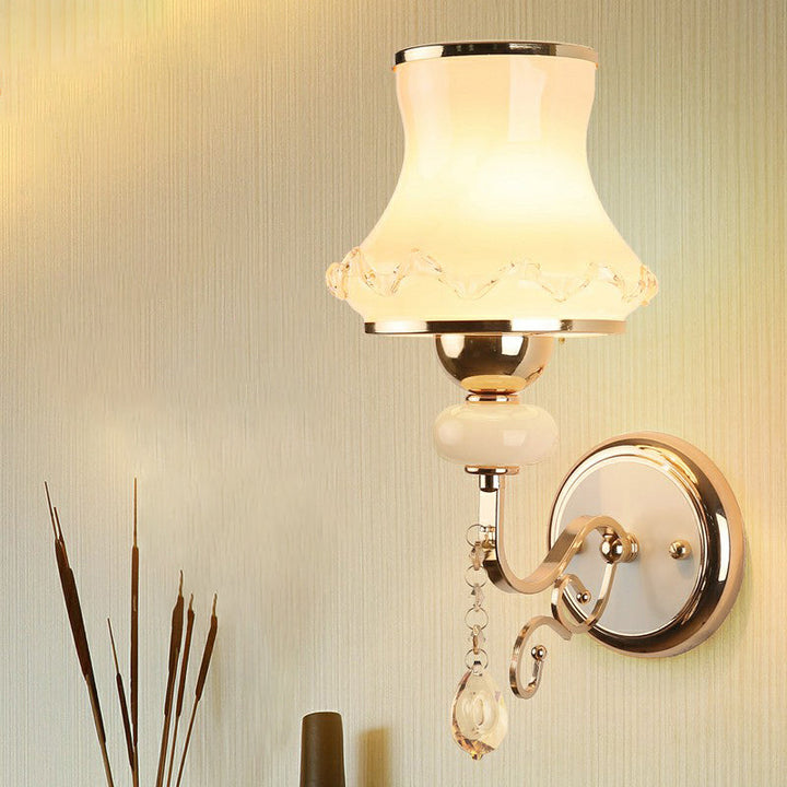 Skørter | Simple Tapered Wall Mounted Lighting Single Matte White Glass Wall Lamp in Gold