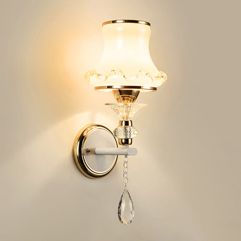 Skørter | Simple Tapered Wall Mounted Lighting Single Matte White Glass Wall Lamp in Gold