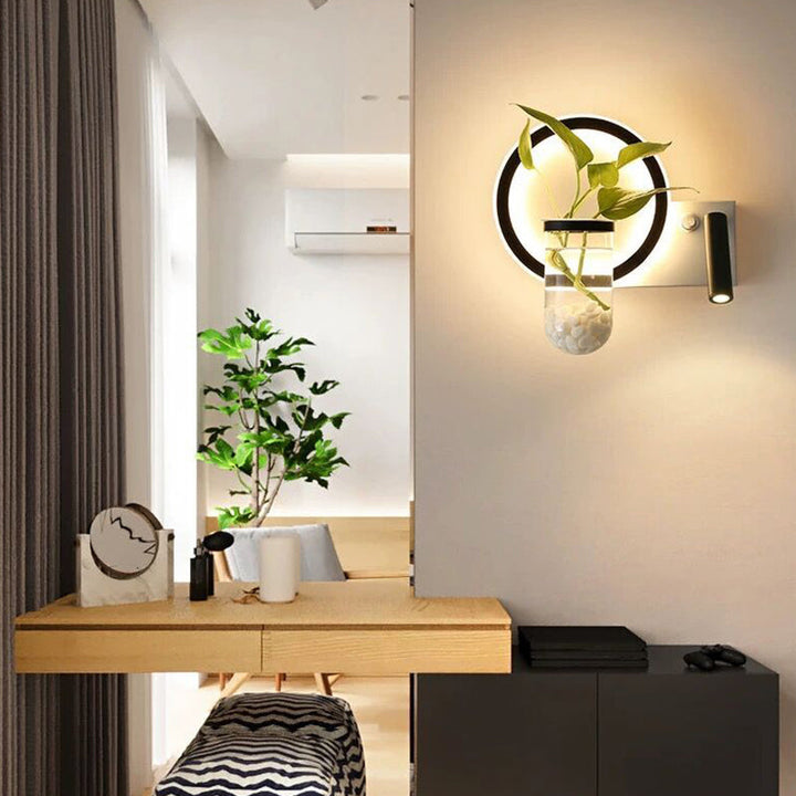 Lisslune | Decorative Loop-shaped Wall Lamp Metal LED Wall Lamp with Spot and Plant Pot in Black-White