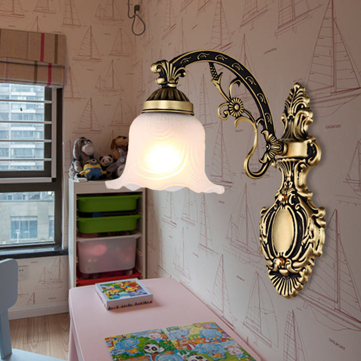 Skørter | Brass/Gold Wavy Wall Lamp Retro White Glass Shade 1/2-Light Living Room Wall Lamp