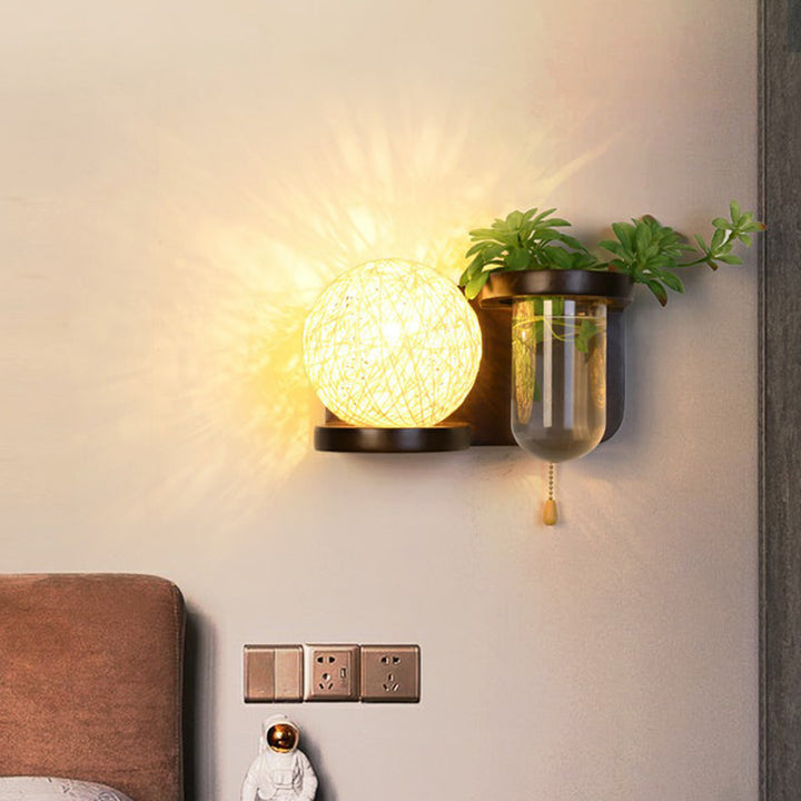 Skørter | Decorative Geometric Wall Light Eivor glass 1-bulb Bedside Wall Lamp with Plant Holder