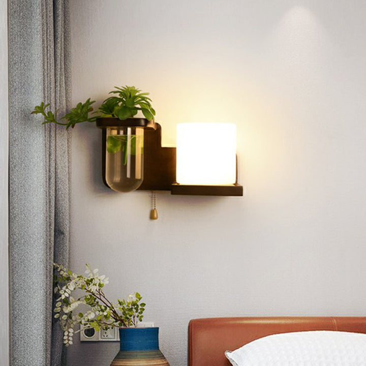 Skørter | Decorative Geometric Wall Light Eivor glass 1-bulb Bedside Wall Lamp with Plant Holder