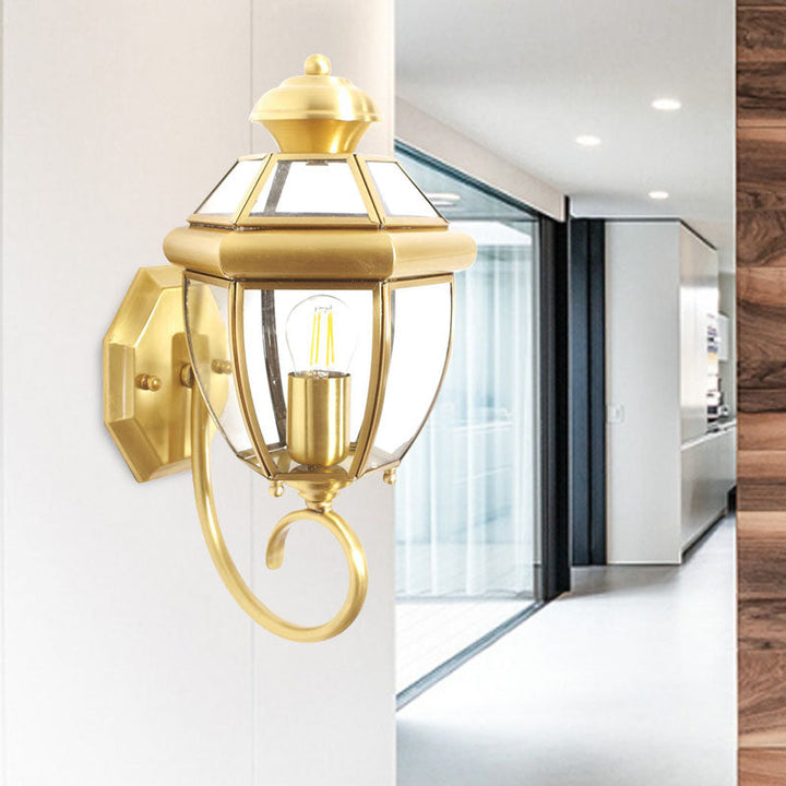 Skørter | Traditional Urn Wall Lamp Clear Glass 1 Lamp Wall Mounted Lighting Fixture in Brass with Curved Arm