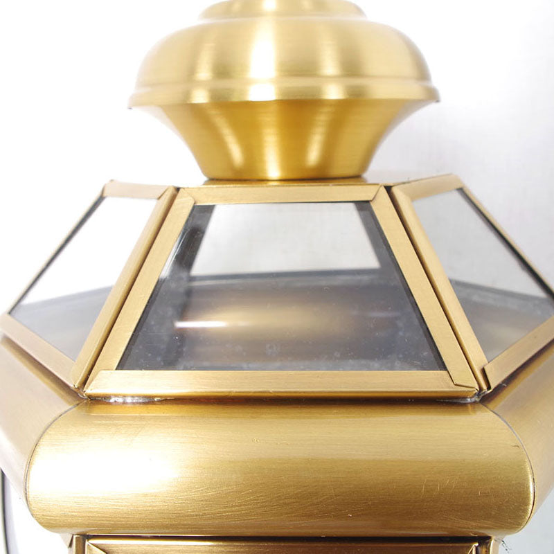Skørter | Traditional Urn Wall Lamp Clear Glass 1 Lamp Wall Mounted Lighting Fixture in Brass with Curved Arm