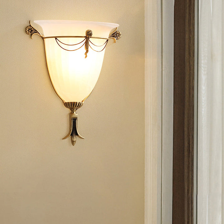 Skørter | 1 Bulb Wide Spreading Wall Lamp Traditional White Glass Wall Lighting Device for Nightstands