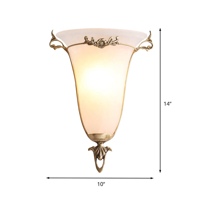 Skørter | Traditional Trumpet Wall Mounted Lighting Frosted Glass 1 Head Wall Lamp in Brass